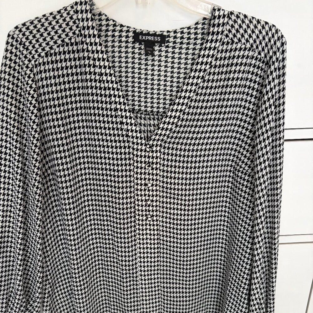 Classic Chic Houndstooth Print Blouse – Express Size L